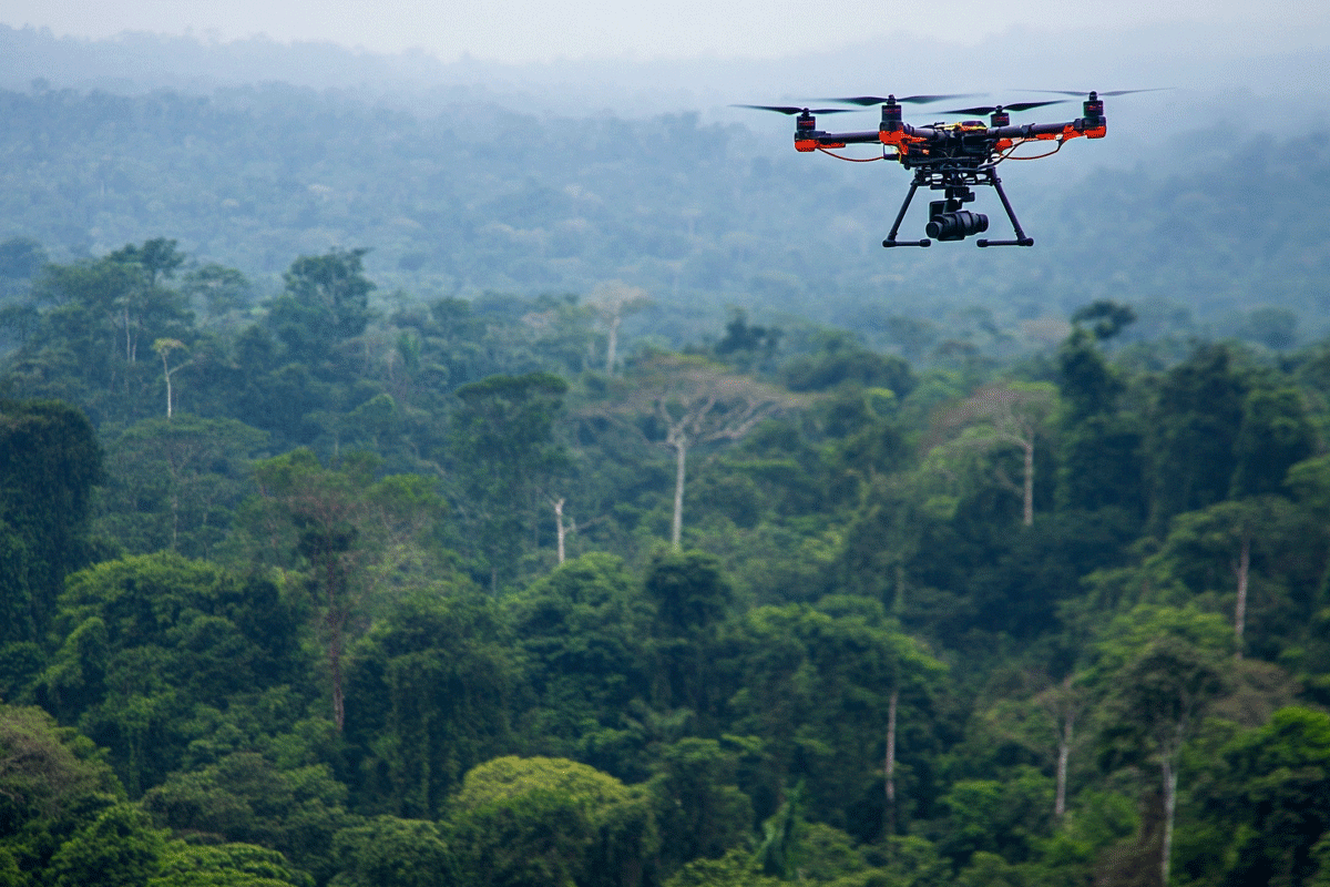 110924_Top-sustainable-technology-trends-in-carbon-projects-for-2024_drone overflies the amazonas rainforest_Blog_Visual-4