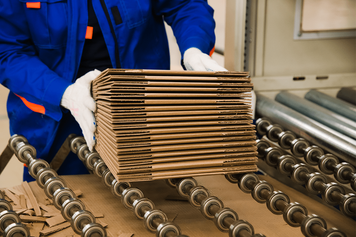 7 ways for businesses to reduce waste_production line for recycled cardboard boxes_visual 3