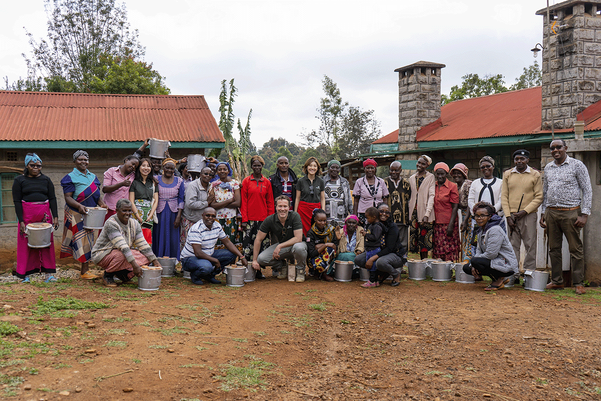 Making a green difference through gaming_Group picture of Planet Play members and local people in Kenya_visual 4