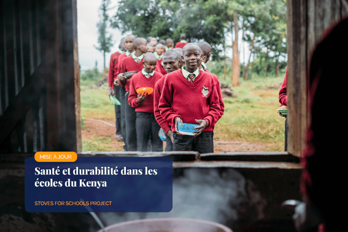 Sparking health and sustainability in Kenyas schools_Pupils waiting in a queue for lunch_visual 1_FR