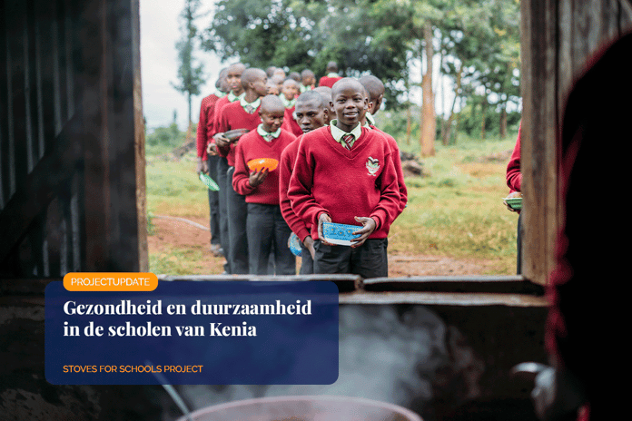 Sparking health and sustainability in Kenyas schools_Pupils waiting in a queue for lunch_visual 1_NL