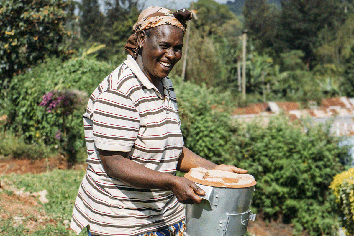 Unlocking carbon pricing_A local with an energy efficient cookstove_visual 3